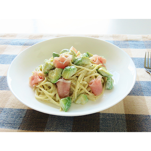 【濃いアーモンドミルクレシピ】アボカドと生ハムのアーモンドミルクソースパスタ　(低糖質レシピ)