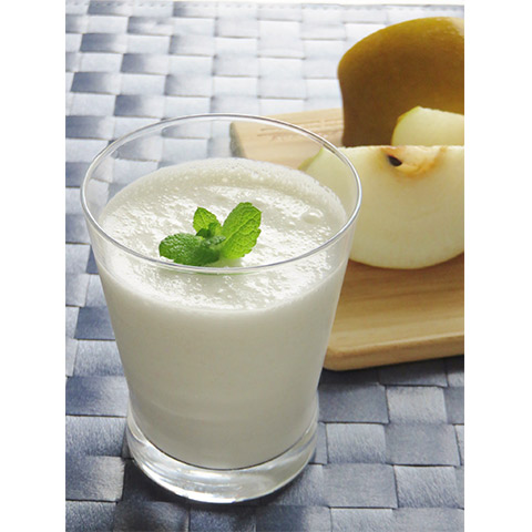 【濃いアーモンドミルクレシピ】洋ナシとアーモンドミルクのスムージー