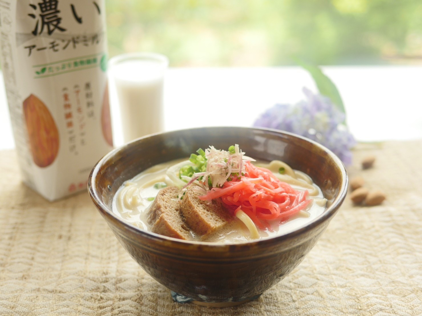 濃いアーモンドミルクのあったか沖縄そば