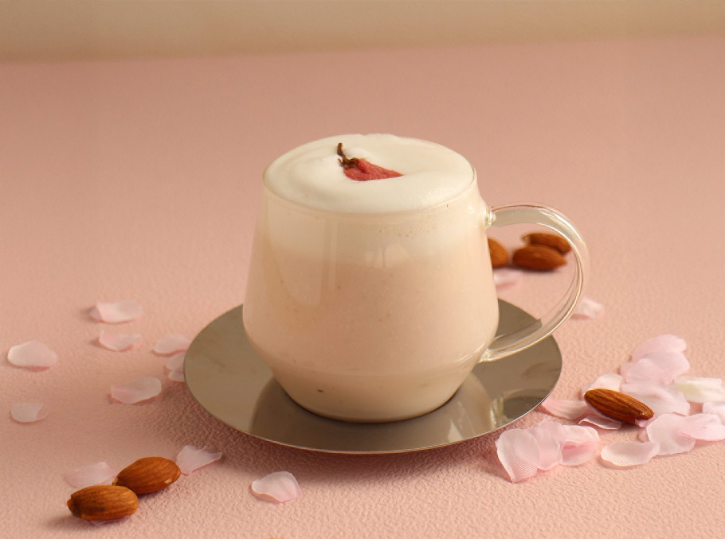 濃いアーモンドミルクのさくらラテ
